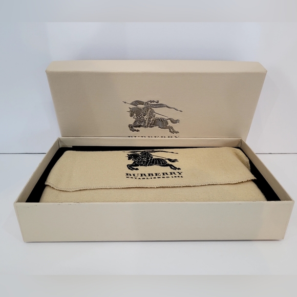 BURBERRY Wallet, Excelent Condition, 7.5"×4" - Picture 3 of 11